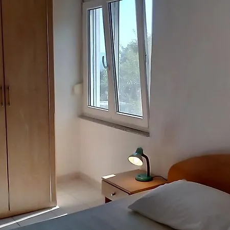 Damjan Apartman *